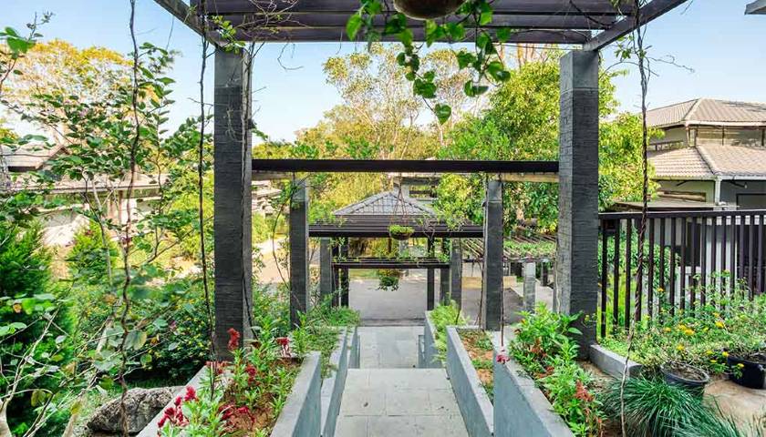 Entrance - The Mountain Courtyard Thekkady