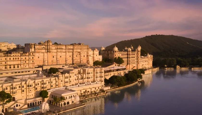 taj-fateh-prakash-palace-udaipur